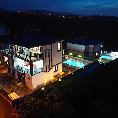 Konakoenue Center 1 Villa Trebizonda